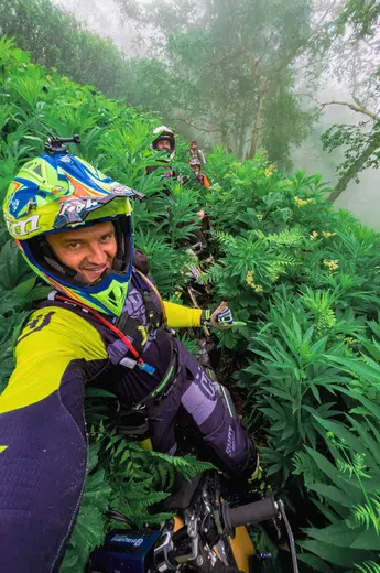 Денис Евграфов катается enduro