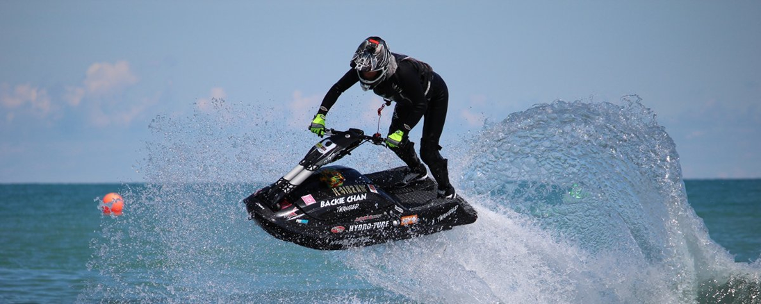 Профессиональные наколенники для аквабайка Yami Customs